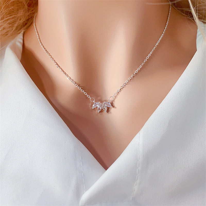 Minimalist Shining Flower Petal Necklace for Women Lotus Flower Pendant Necklace Female Party Anniversary Jewelry — detail view