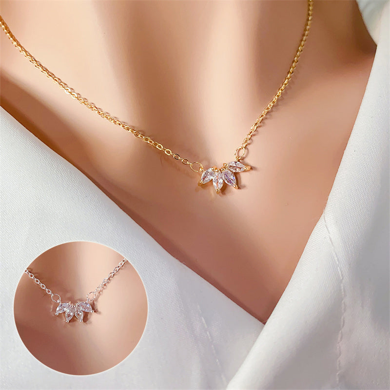 Minimalist Shining Flower Petal Necklace for Women Lotus Flower Pendant Necklace Female Party Anniversary Jewelry — main product view