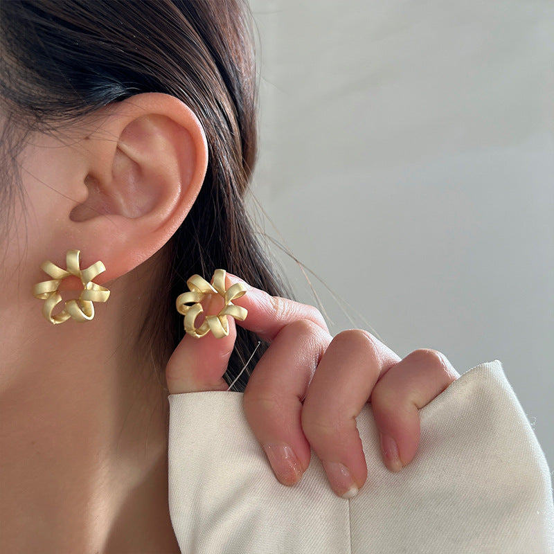 Circle Twists Stud Earring for Women Gold Color Ear Daily Wear Jewelry Party Gifts — detail view
