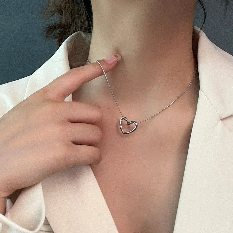 Stainless Steel Twist Hollow Heart Pendant Necklace for Women Spicy Women Clavicle Chain Jewelry — detail view