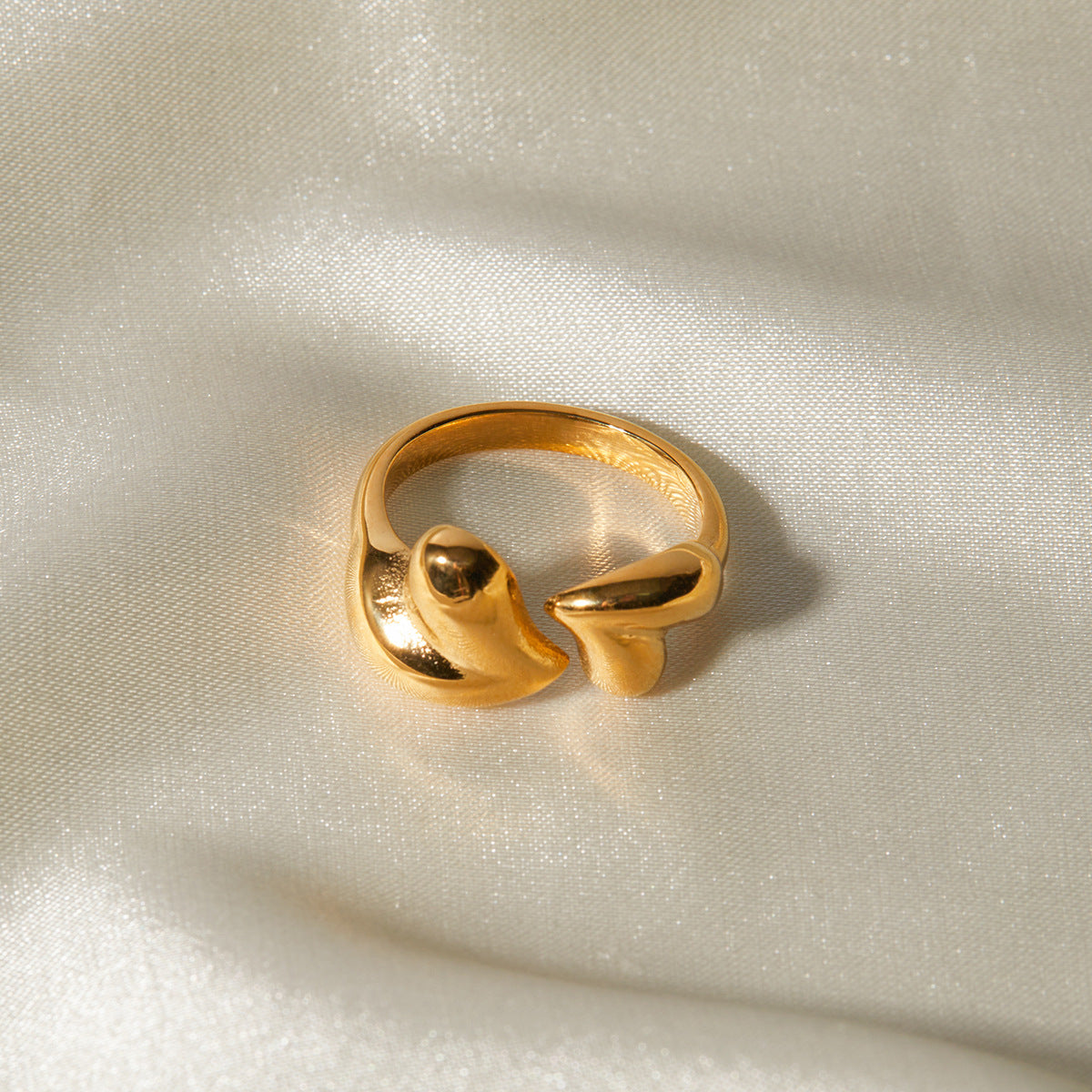 Stainless Steel Asymmetric Heart Shape Open Rings Jewelry for Women — detail view