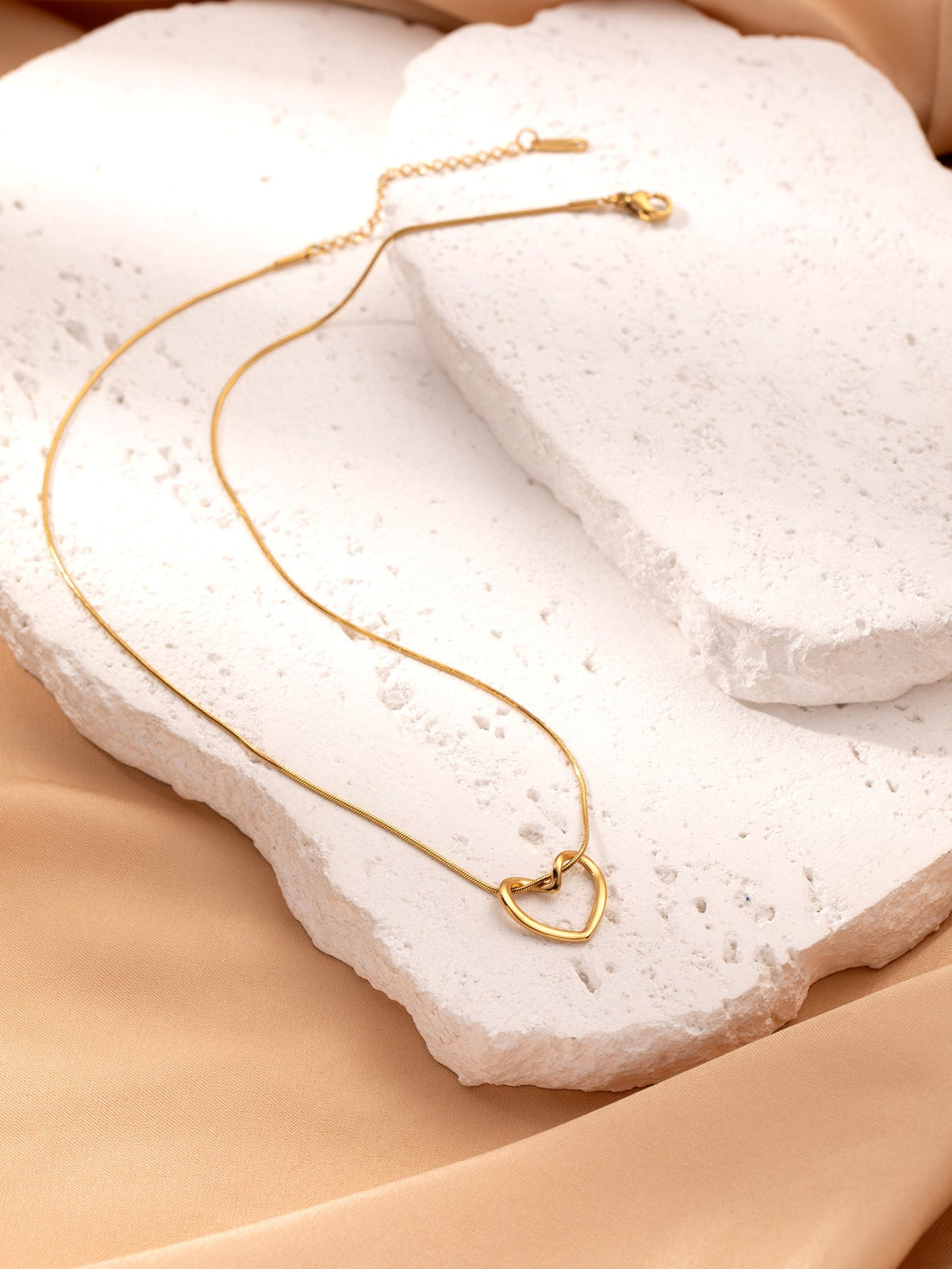 Stainless Steel Twist Hollow Heart Pendant Necklace for Women Spicy Women Clavicle Chain Jewelry — alternate product view