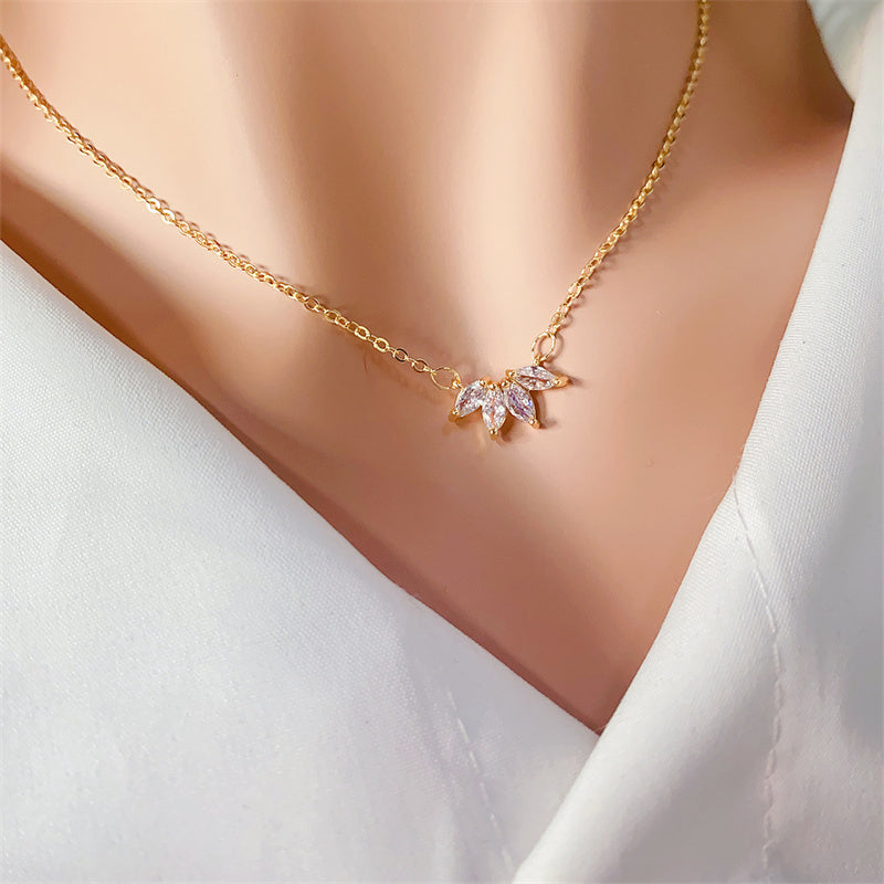 Minimalist Shining Flower Petal Necklace for Women Lotus Flower Pendant Necklace Female Party Anniversary Jewelry — alternate product view