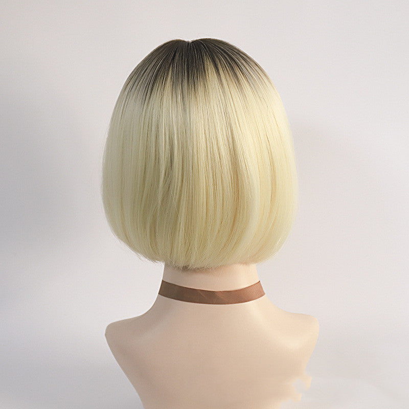 Women's Wigs with Medium Split Short Bob Gradient — detail view